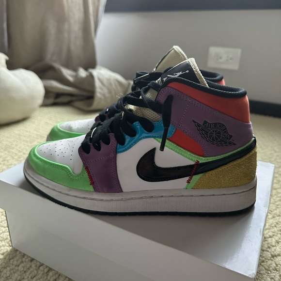 Air Jordan 1 Mid ‘Lightbulb’